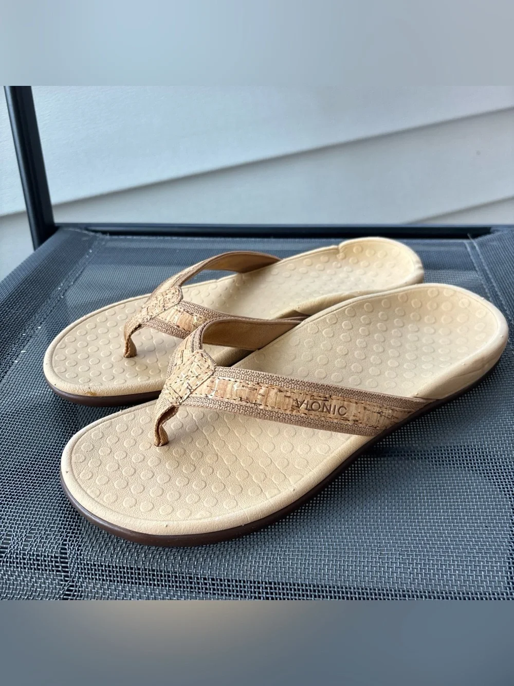 Vionic Women's Tide II Toe Post Sandals in Gold Cork Size 8